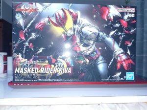 画像1: バンダイ フィギュアライズスタンダード 仮面ライダーキバ キバフォーム