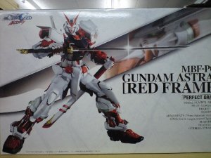画像2:  バンダイ パーフェクトグレード アストレイレッドフレーム(通常版)