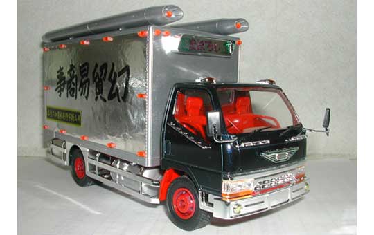 プラモデル通信販売 アオシマ1 32 2ｔデコトラ No 01 幻 保冷車
