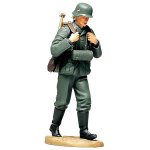 画像: タミヤ 1/16　ドイツ機関銃チーム装填手　三脚架搬送